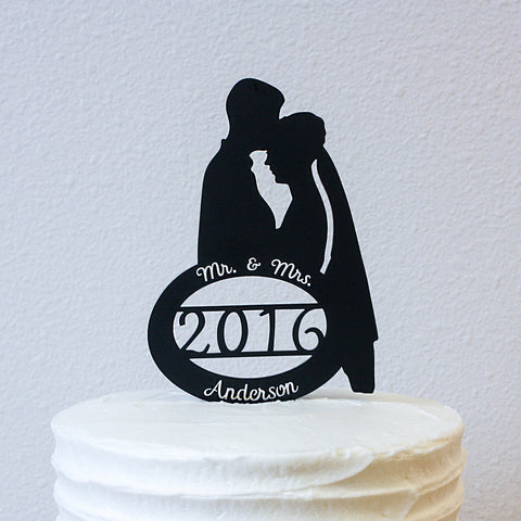 Couple Silhouette Oval - Personalized (W010)